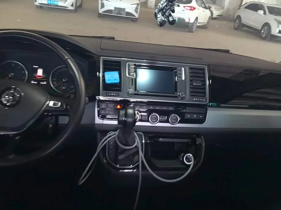 Volkswagen Multivan 2017 — Фото 13/16