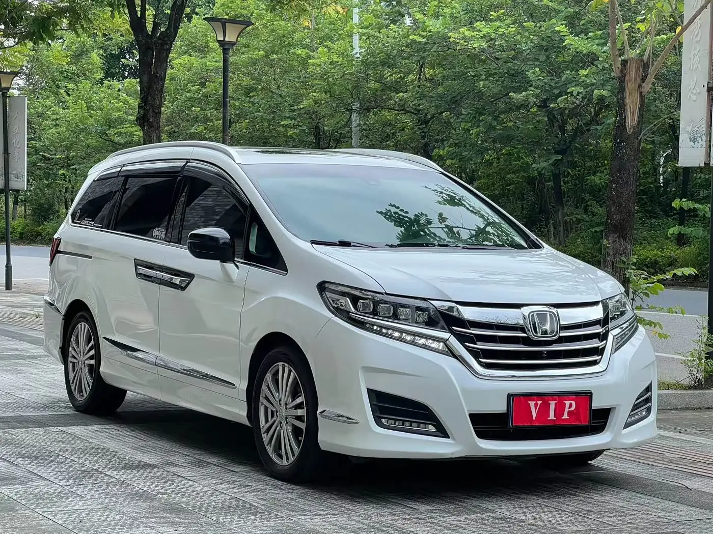 Honda Elysion 2018 — Фото 3/9