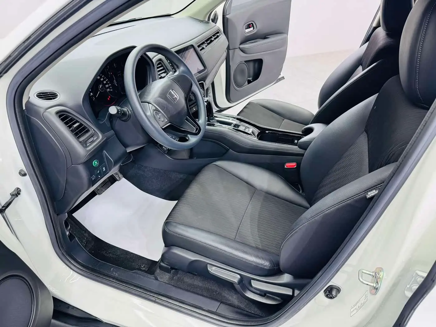 Honda Vezel 2022 — Photo 7/15
