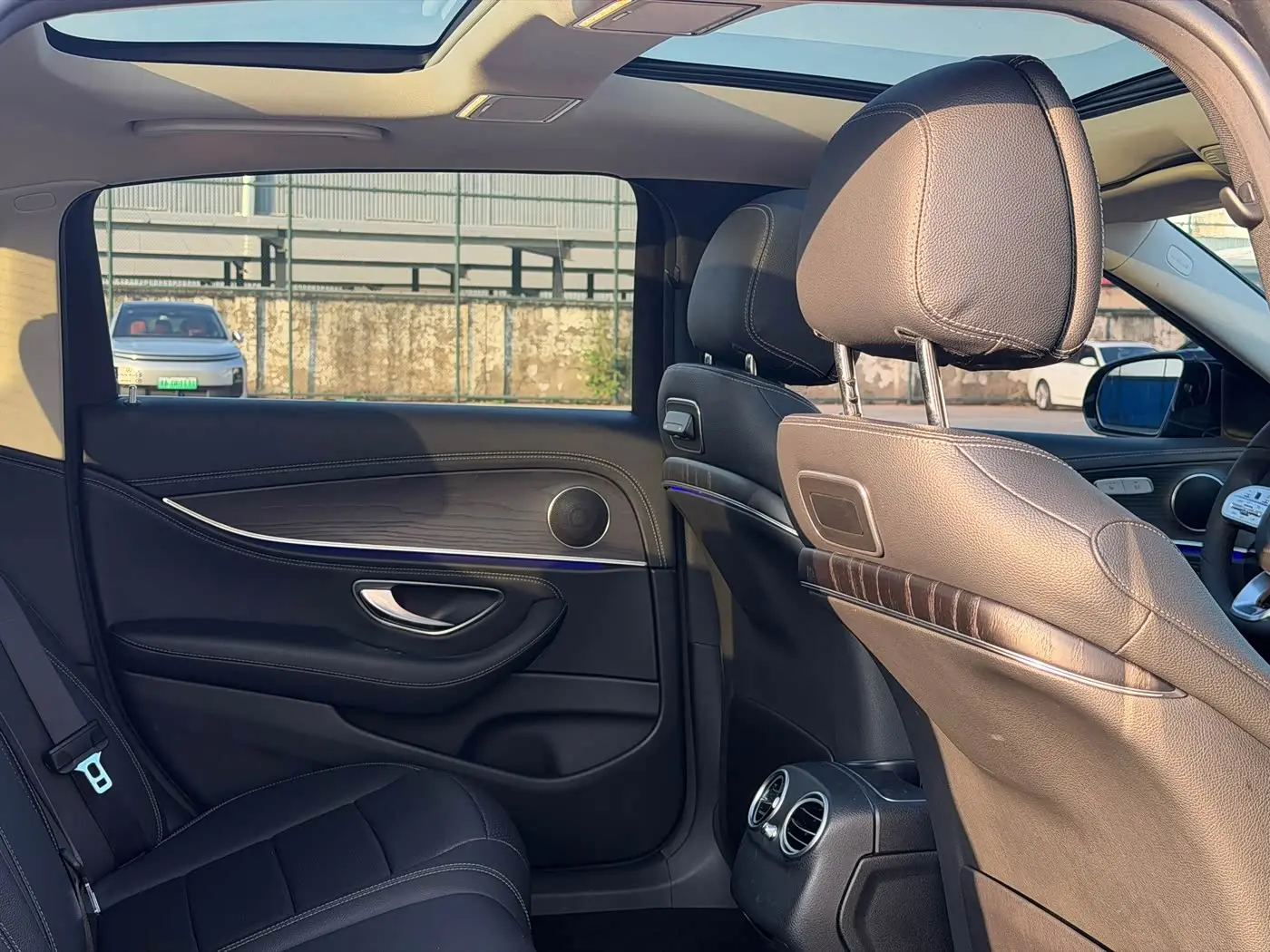 Mercedes-Benz E-Class 2020 — Photo 16/19