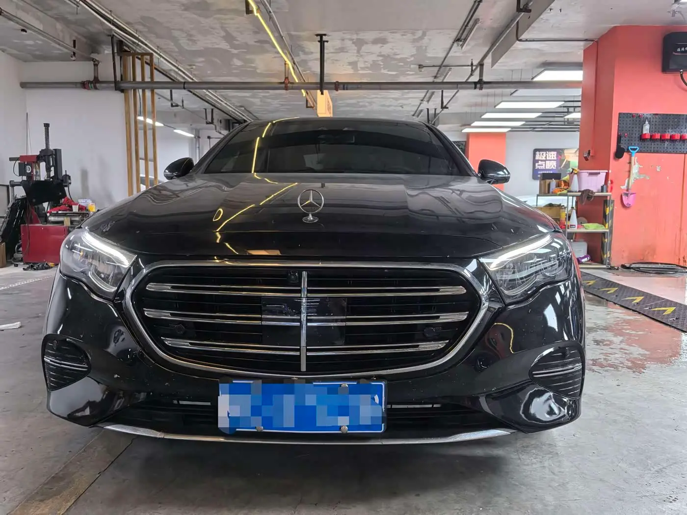 Mercedes-Benz E-Class 2025 — Фото 2/20