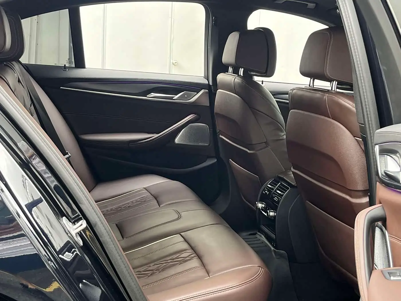 BMW 5 Series 2022 — Photo 11/18