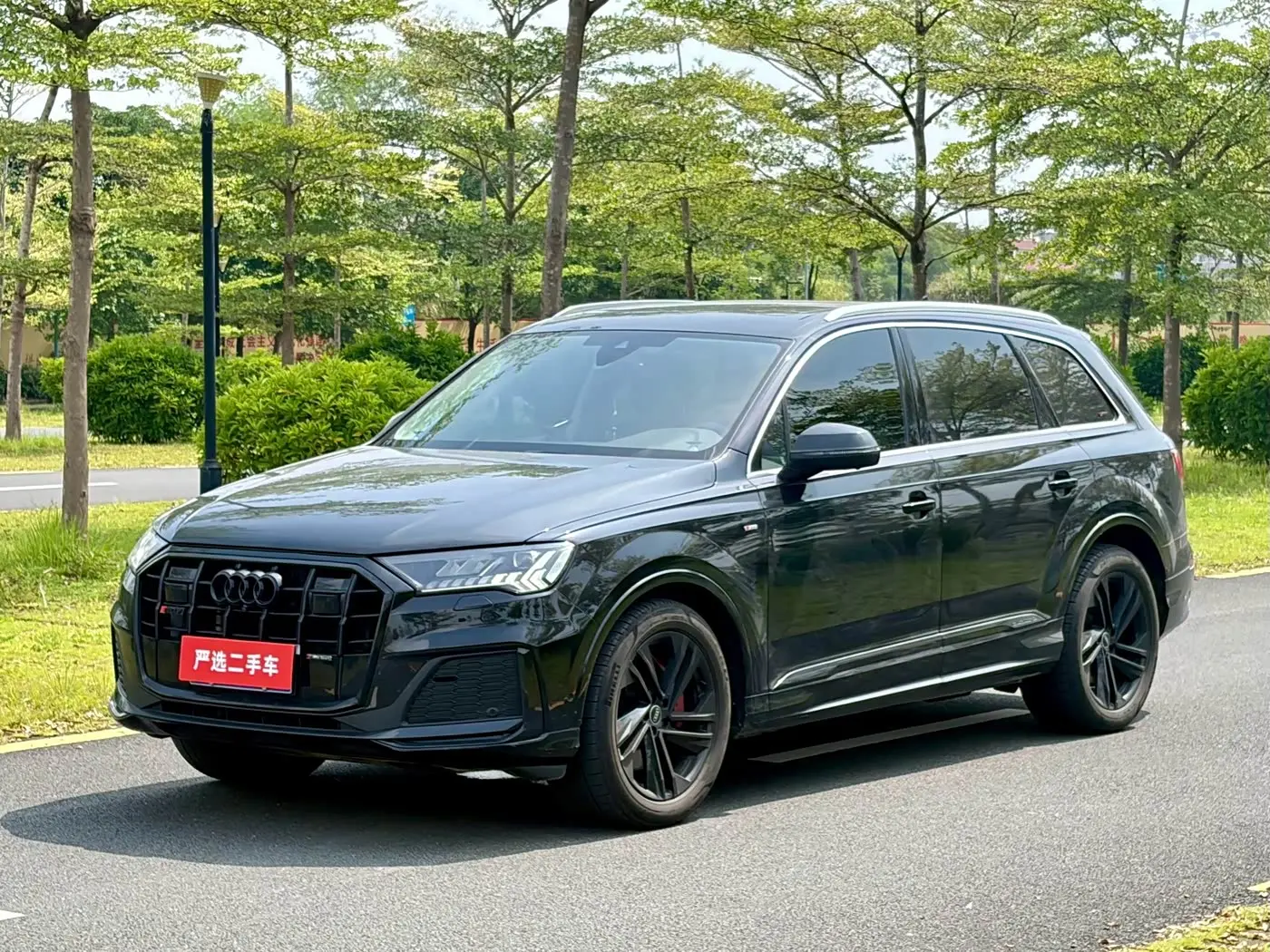 Audi Q7 2024 — Photo 1/9