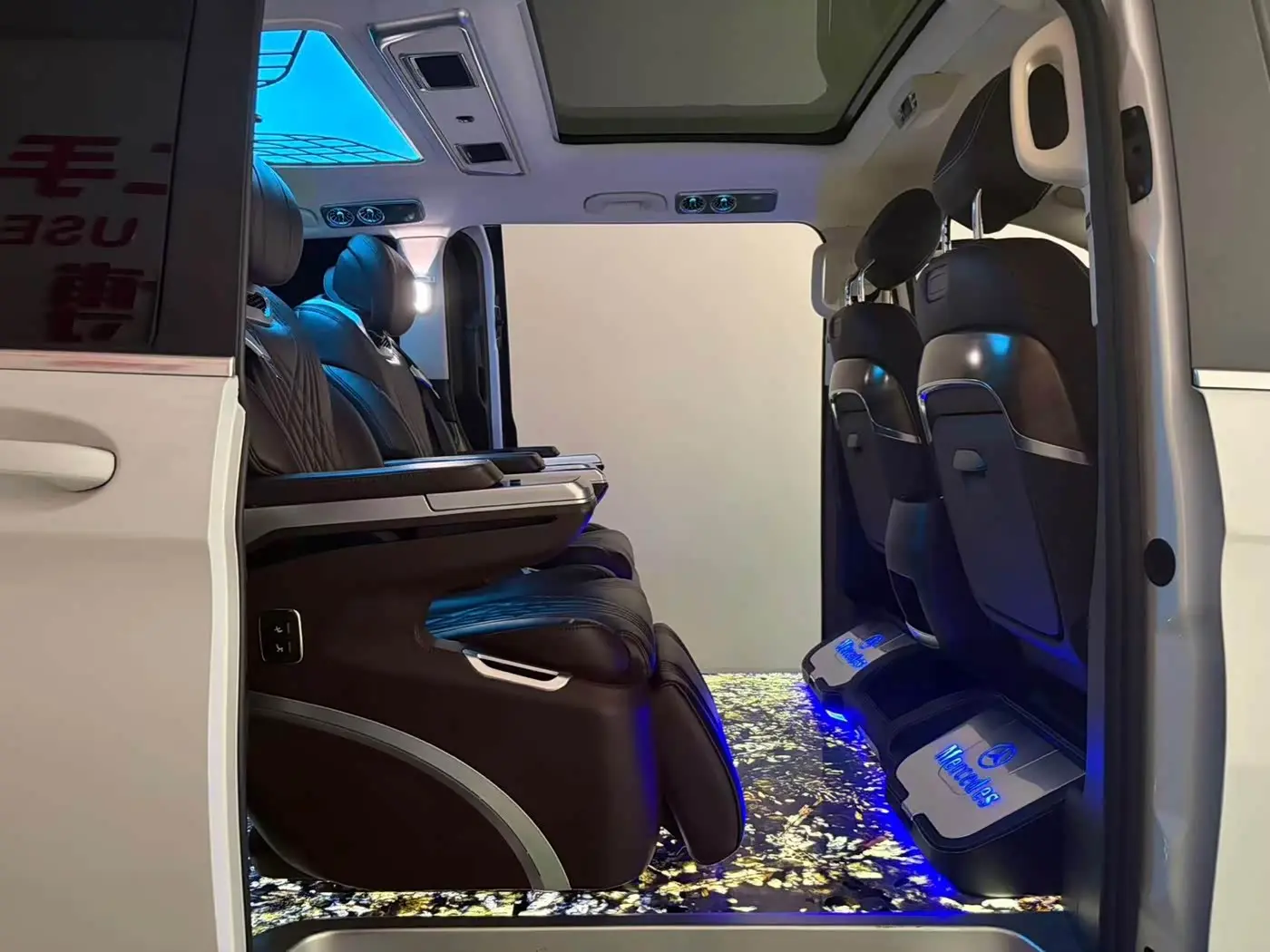 Mercedes-Benz V-Class 2022 — Photo 10/20