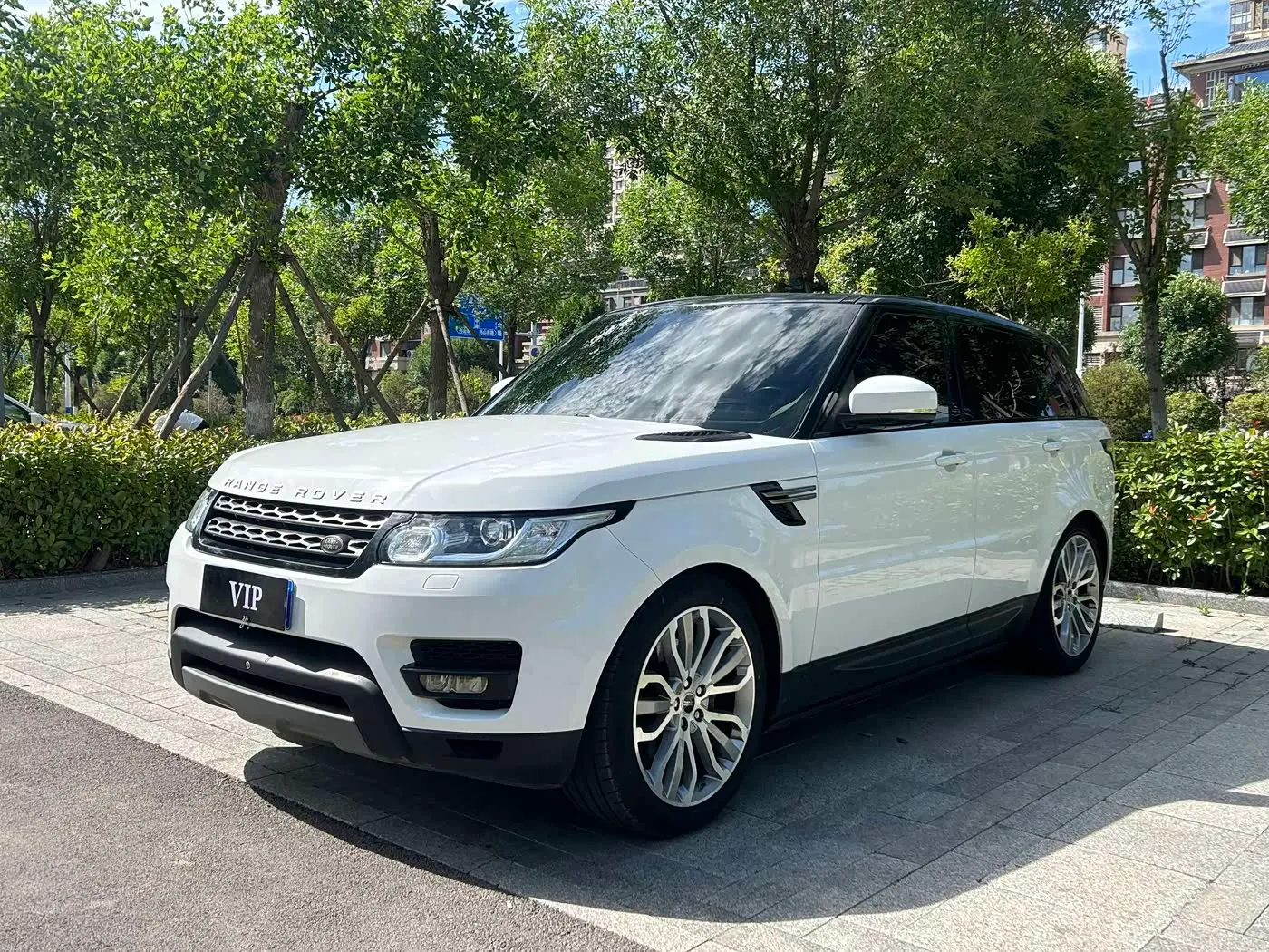 Land Rover Range Rover Sport 2017 — Фото 1/14