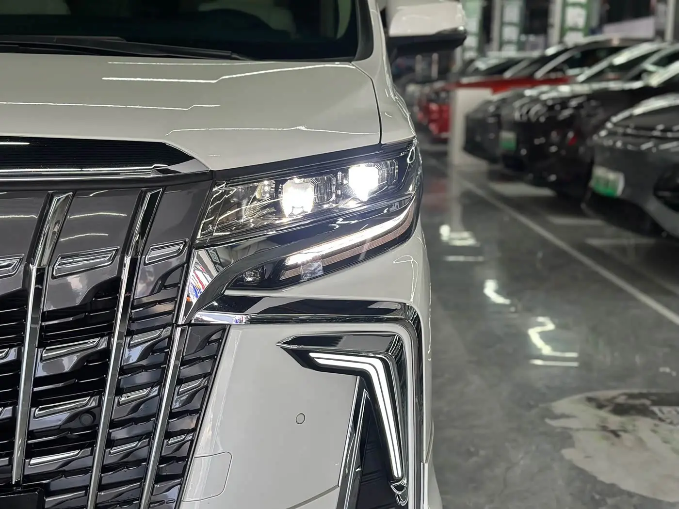 Toyota Alphard 2021 — Фото 5/16