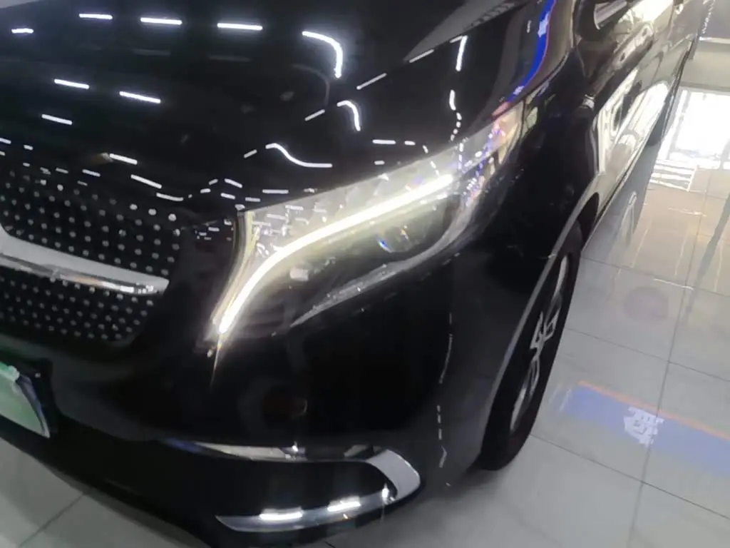 Mercedes-Benz V-Class 2023 — Photo 18/20