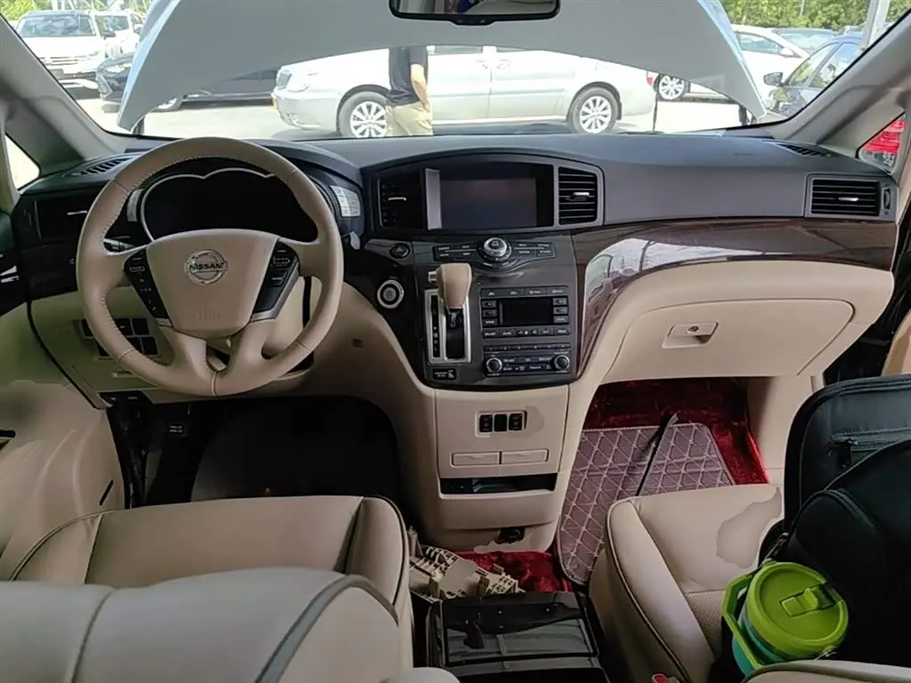 Nissan Quest 2017 — Фото 10/20