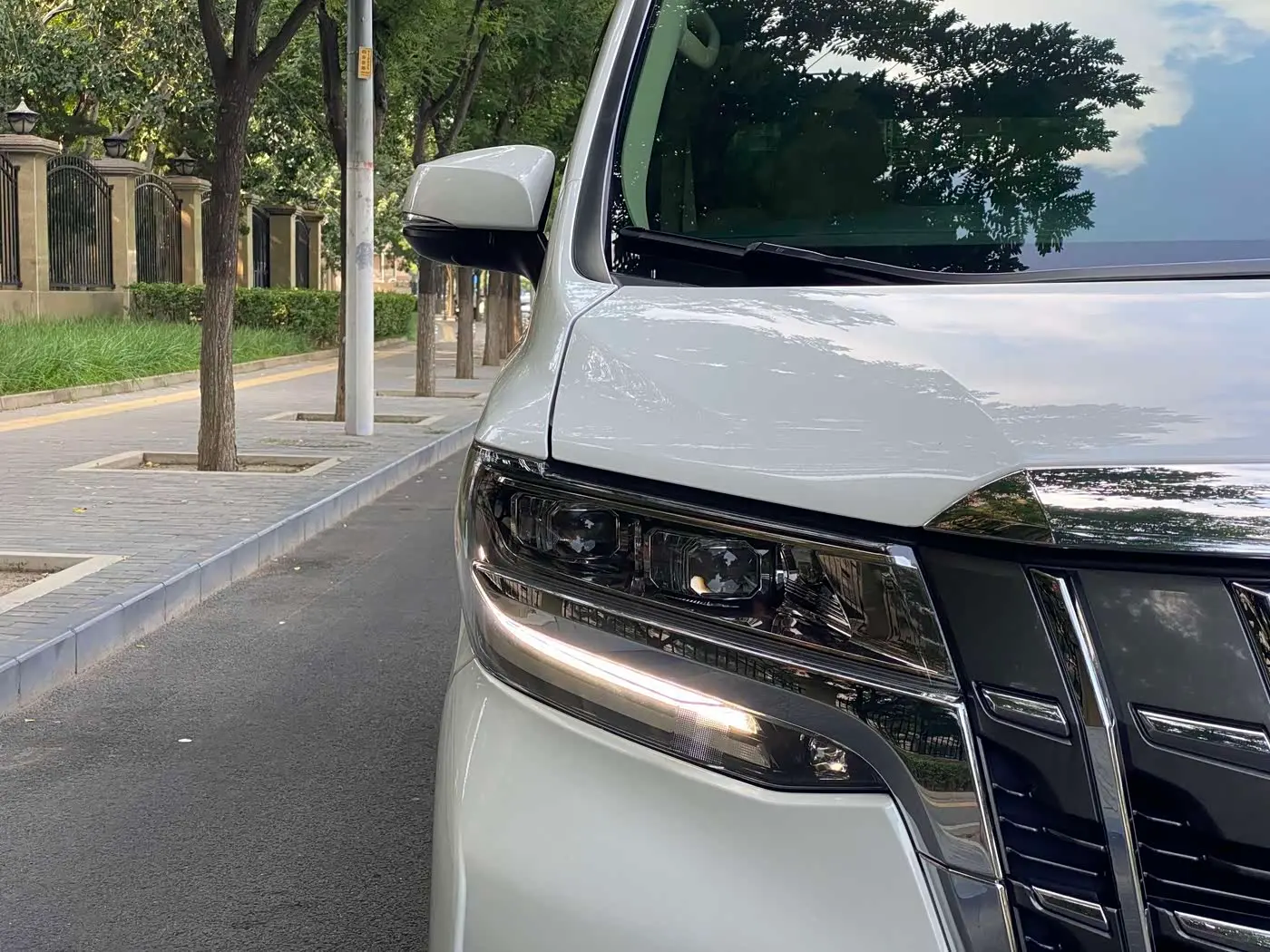 Toyota Alphard 2019 — Photo 13/20