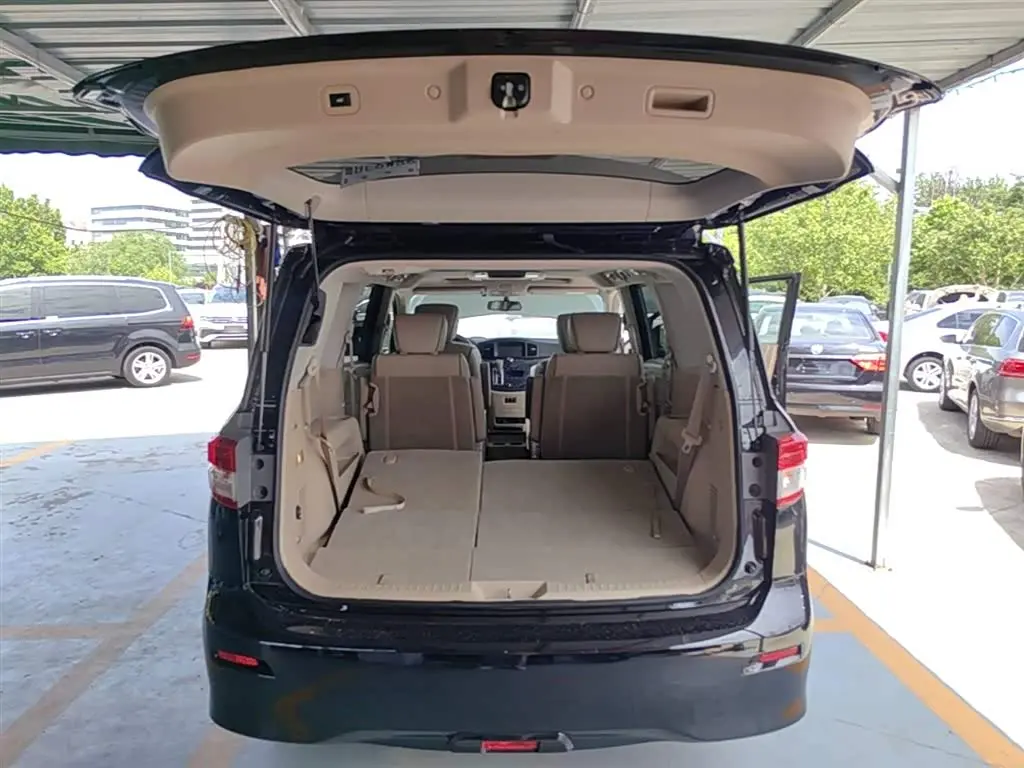 Nissan Quest 2017 — Фото 19/20