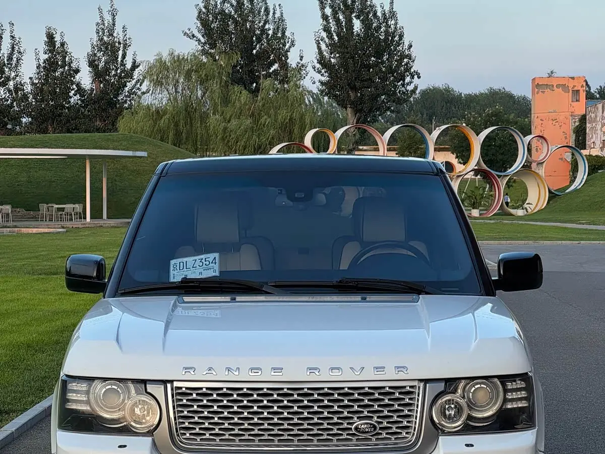Land Rover Range Rover 2012 — Photo 2/18