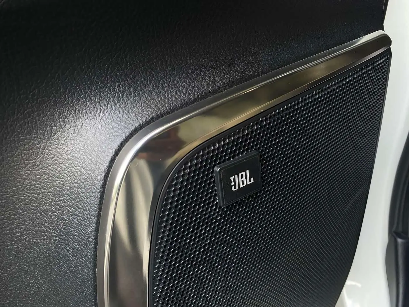 Toyota Alphard 2019 — Photo 15/20
