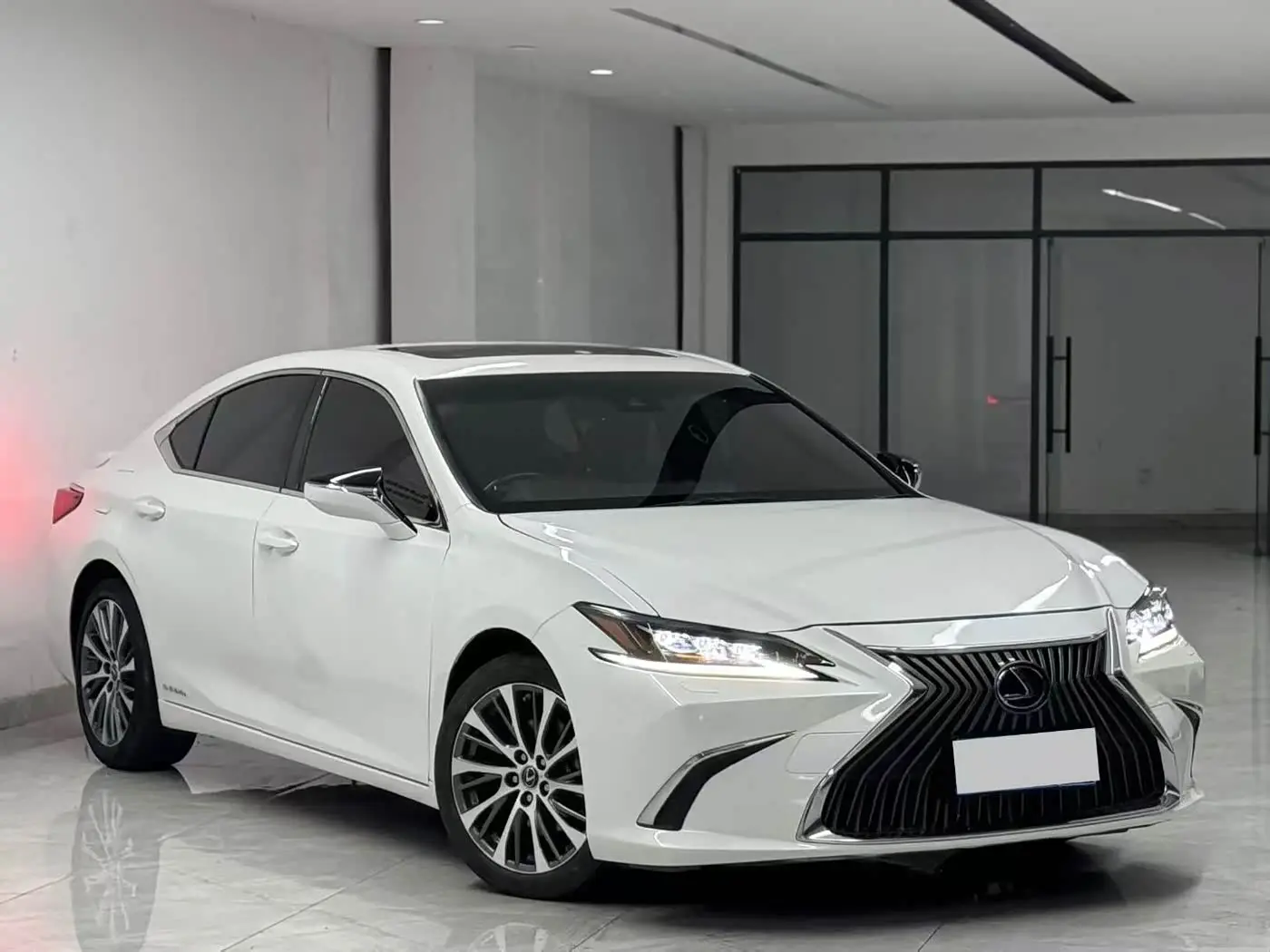 Lexus ES 2021 — Photo 3/9