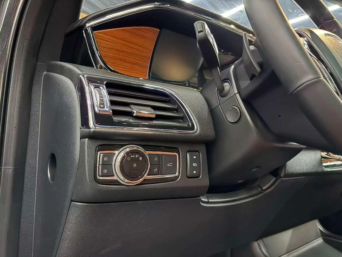 Lincoln Navigator 2018 — Photo 6/16