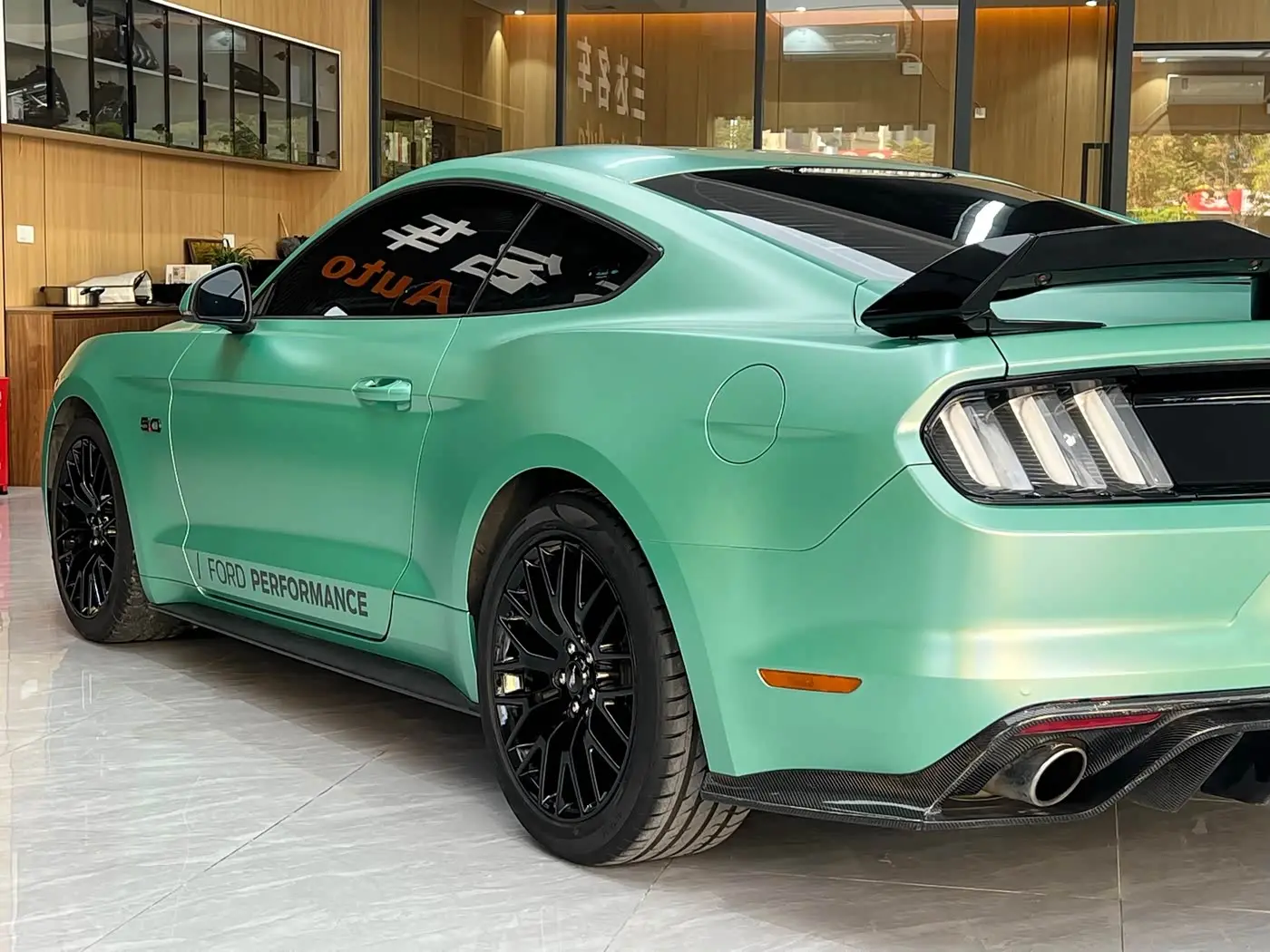 Ford Mustang 2017 — Şəkil 19/20