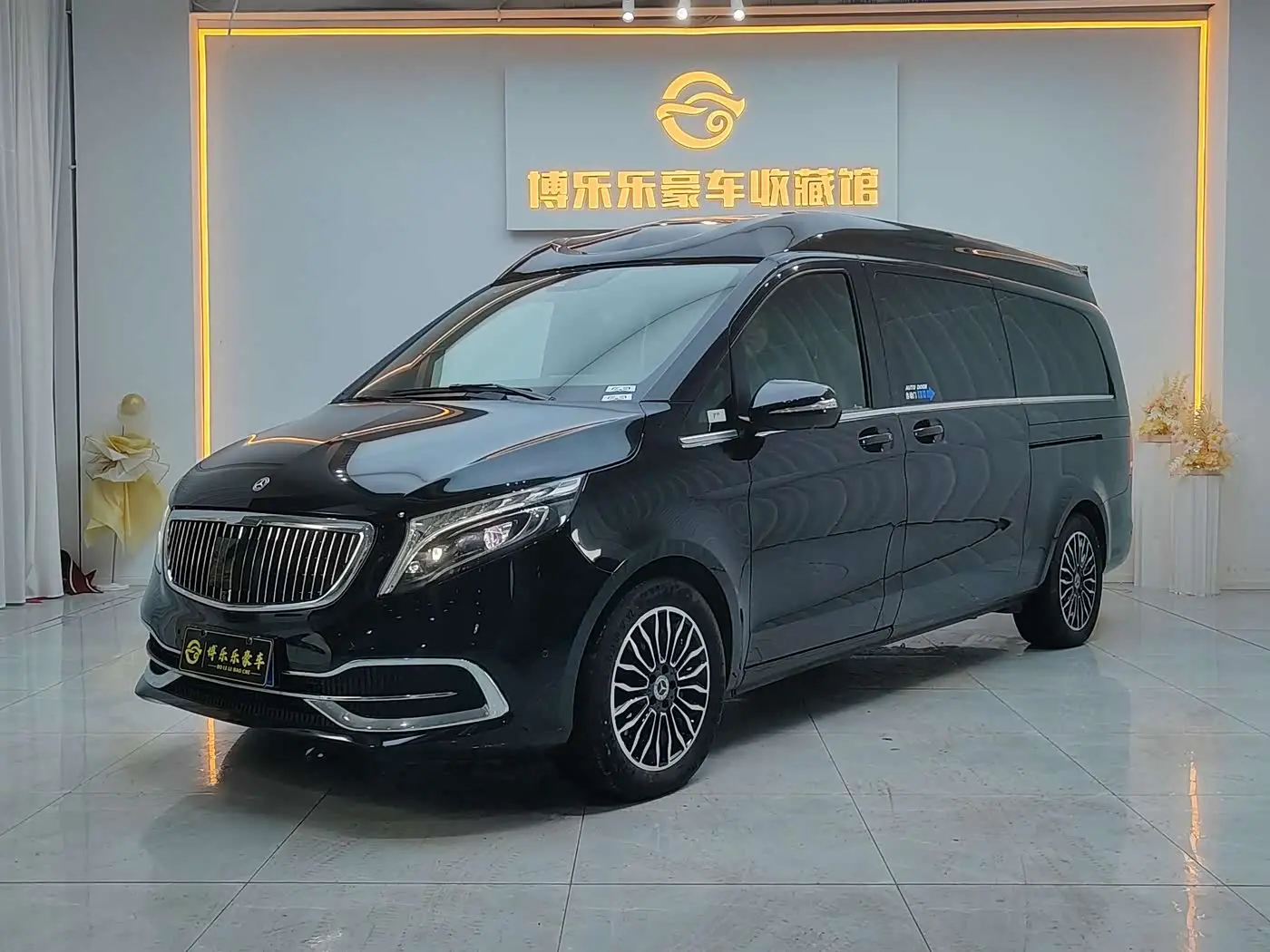 Mercedes-Benz V-Class 2024 — Photo 1/20