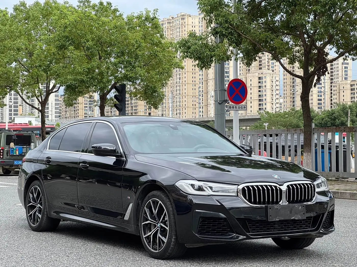 BMW 5 Series 2022 — Photo 1/19