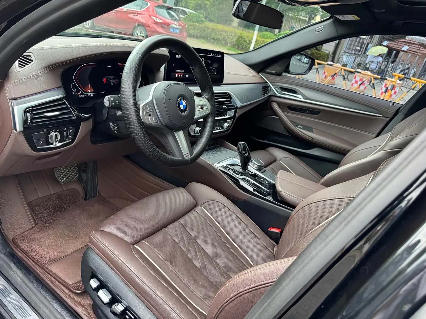 BMW 5 Series 2022 — Photo 10/19