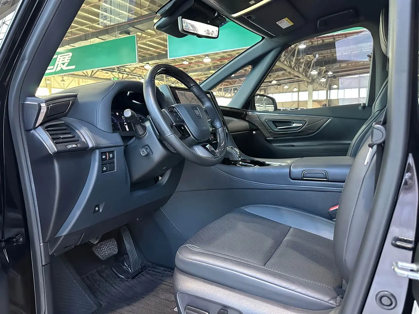 Toyota Vellfire 2024 — Photo 7/20