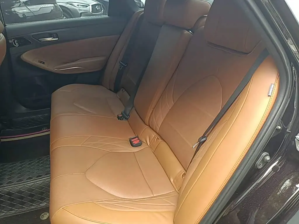 Toyota Avalon 2019 — Фото 17/20