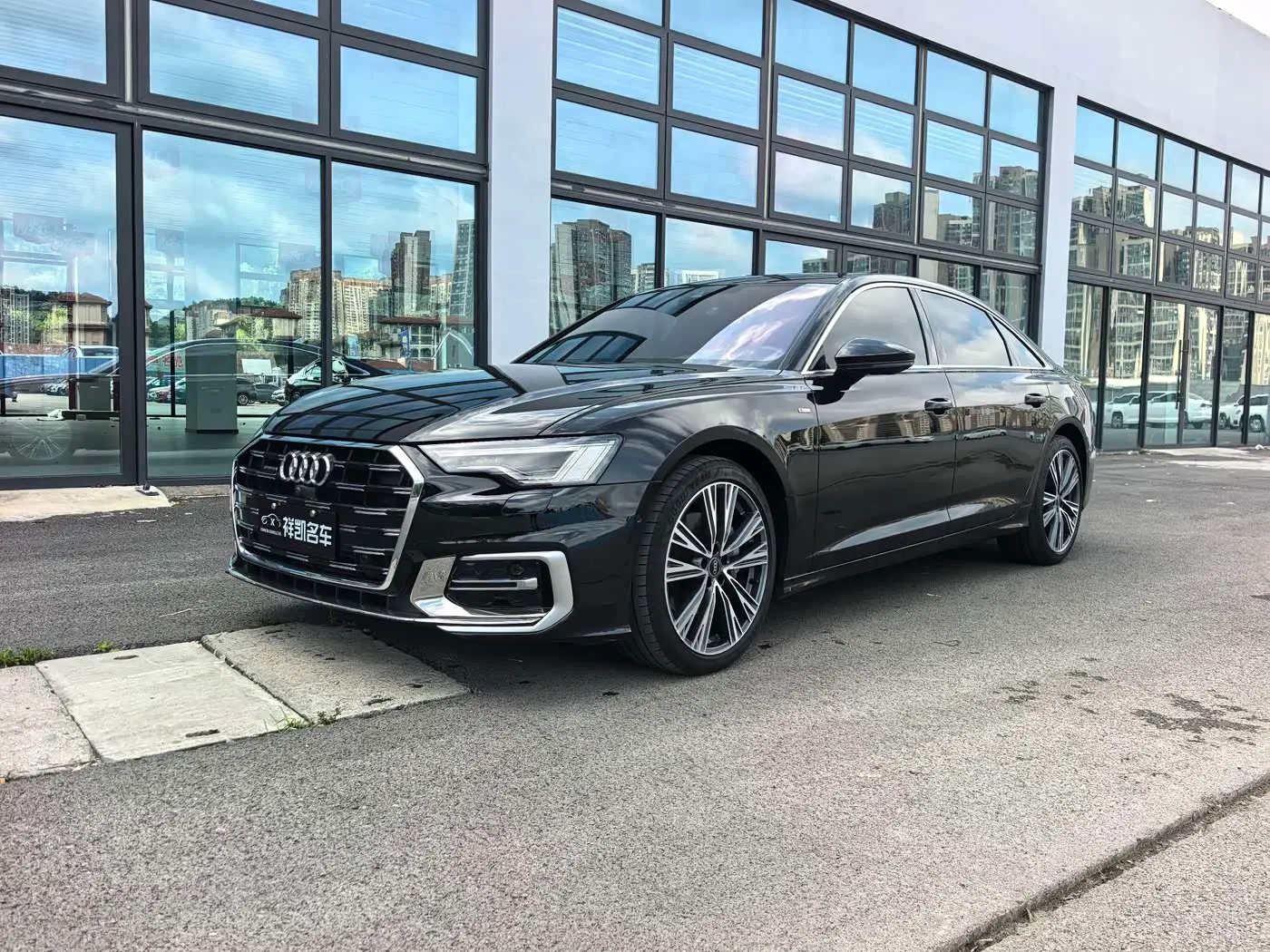 Audi A6L 2025 — Фото 1/15