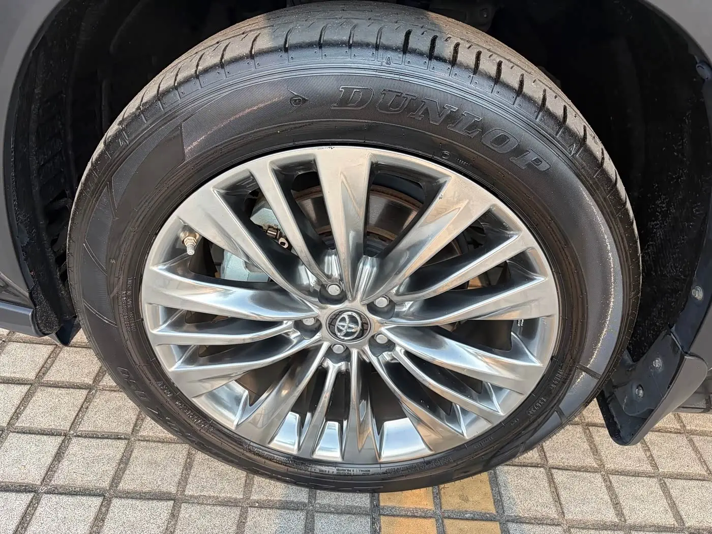 Toyota Highlander 2023 — Photo 8/20