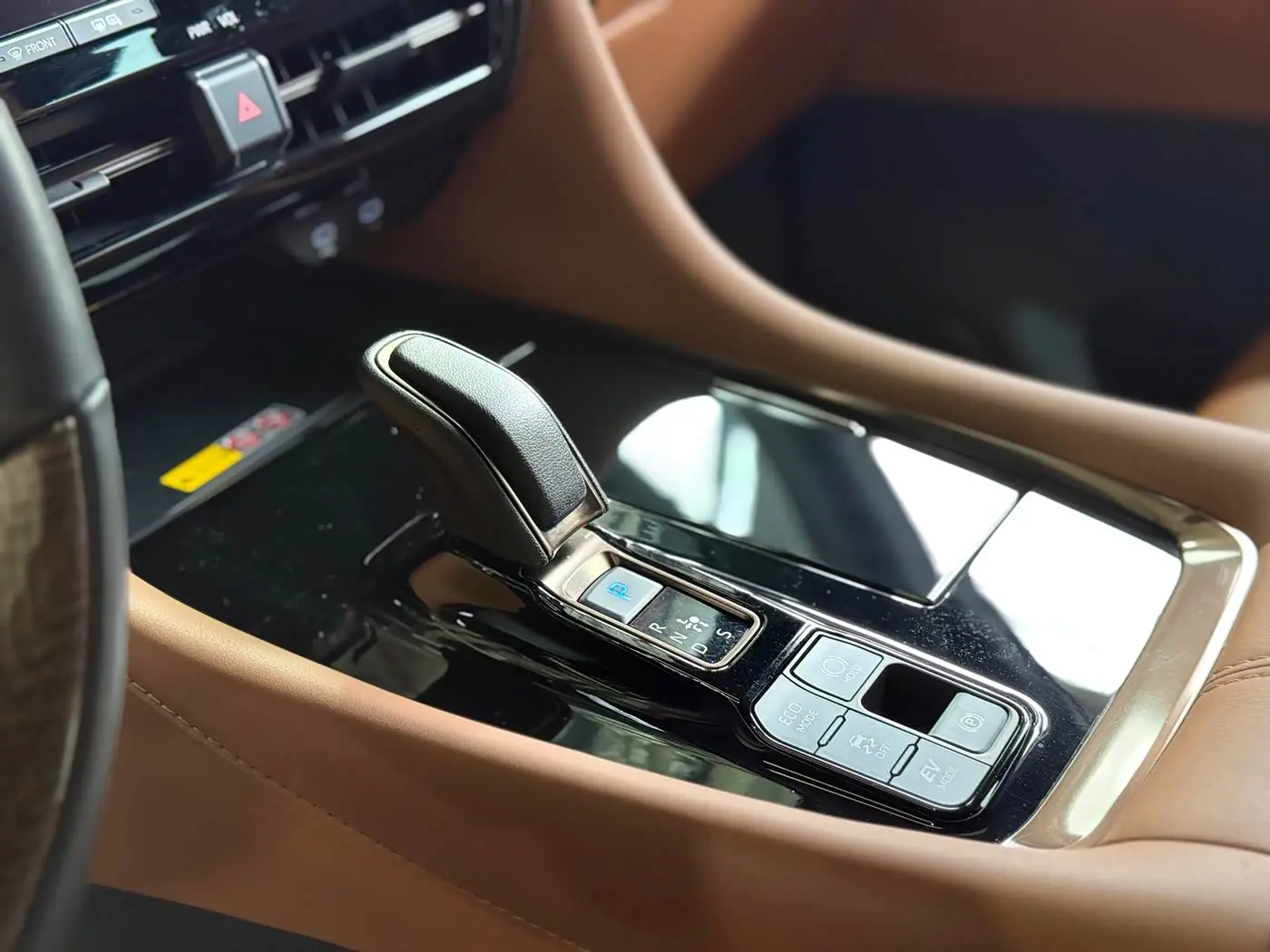 Toyota Alphard 2023 — Photo 9/20