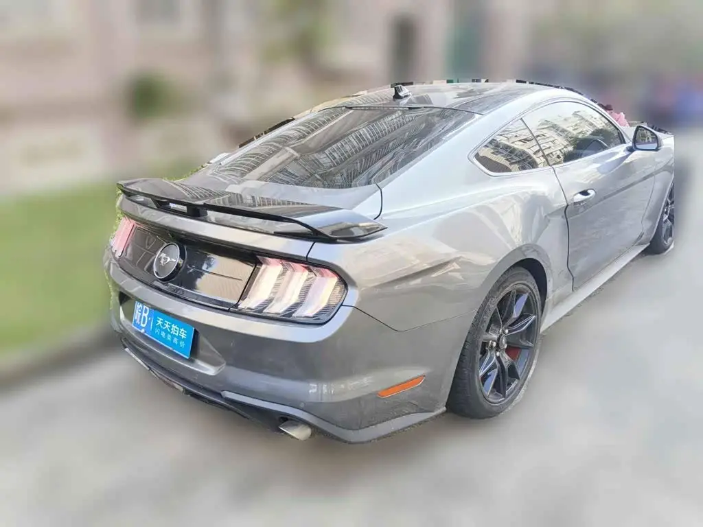 Ford Mustang 2022 — Photo 2/13