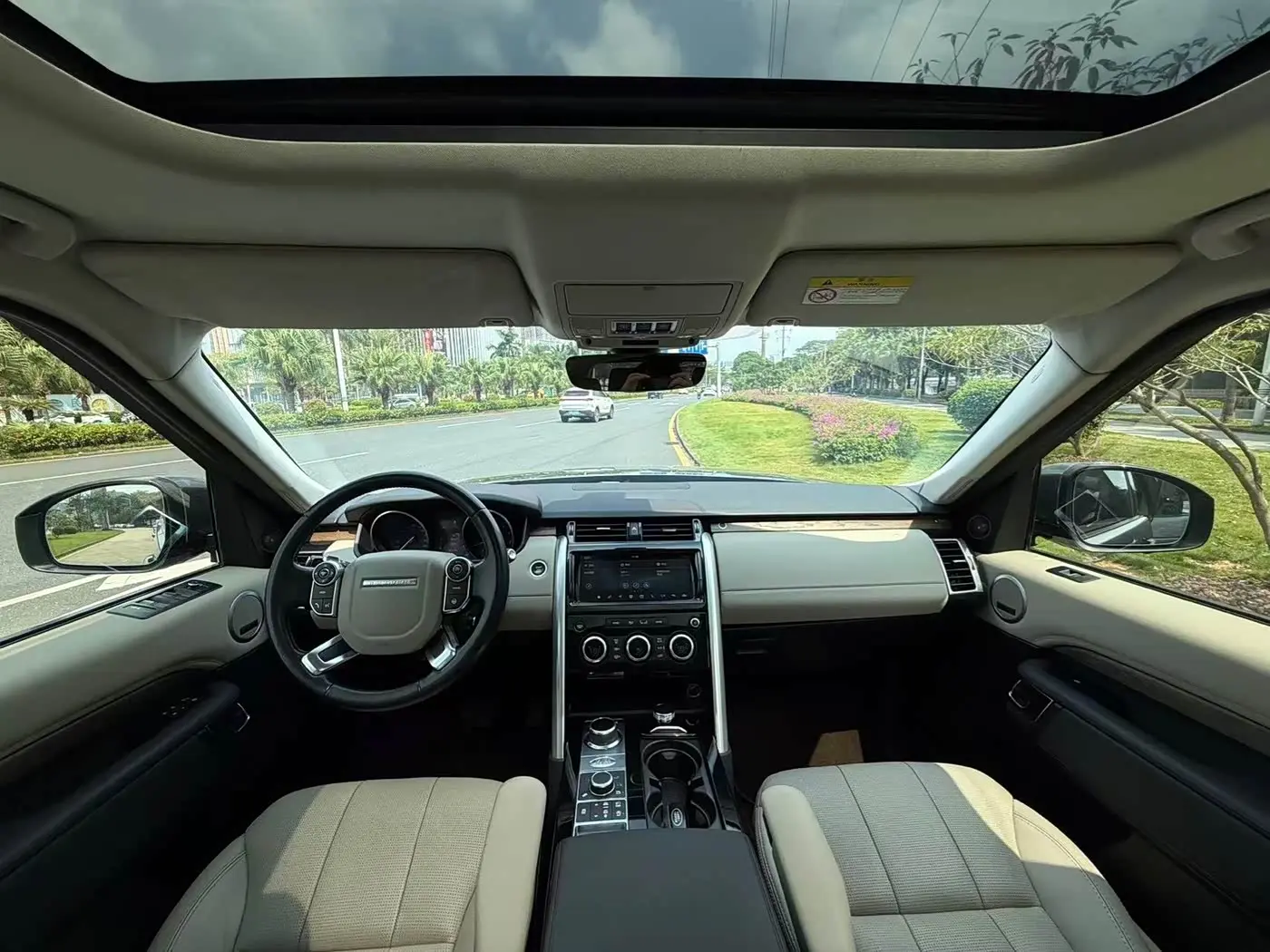 Land Rover Discovery 2018 — Фото 12/12