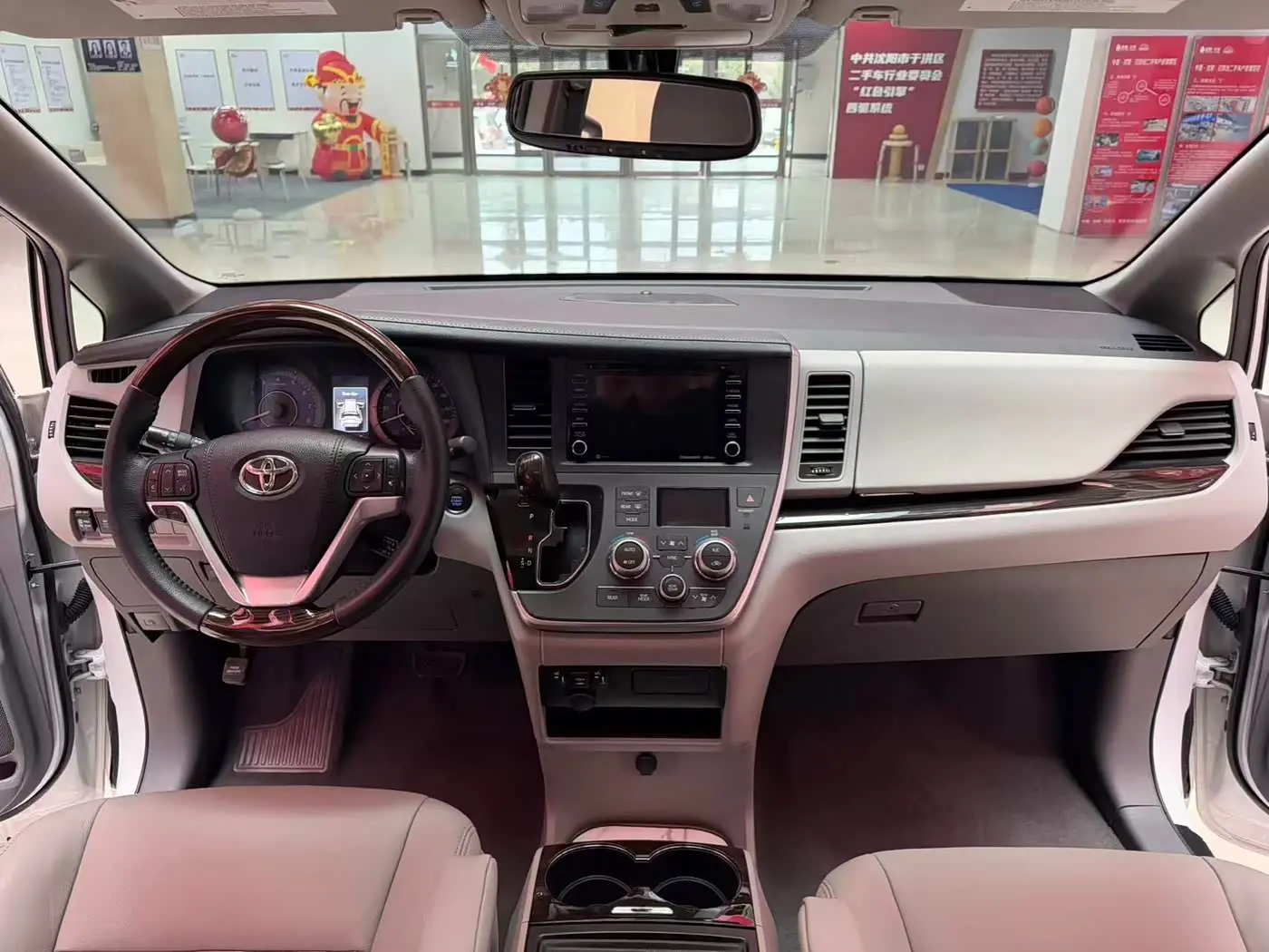Toyota Sienna 2020 — Şəkil 10/18