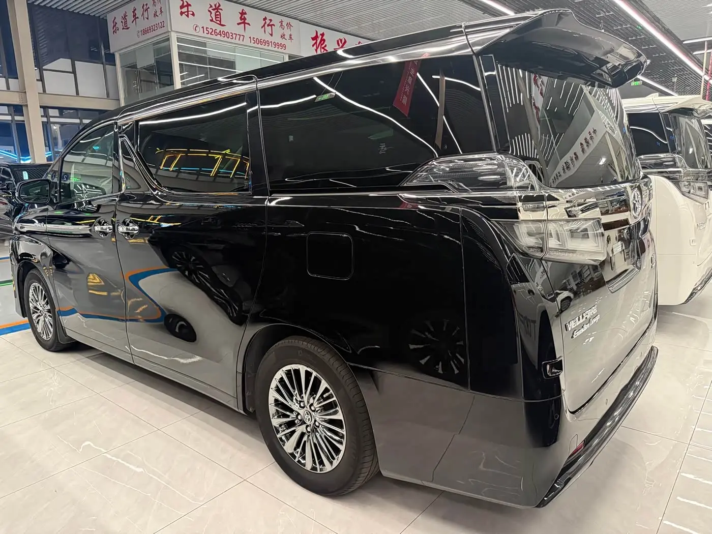 Toyota Vellfire 2021 — Photo 8/9