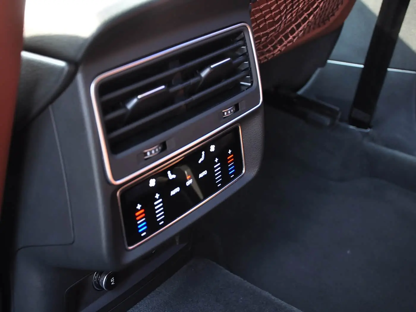Audi Q7 2021 — Şəkil 9/16