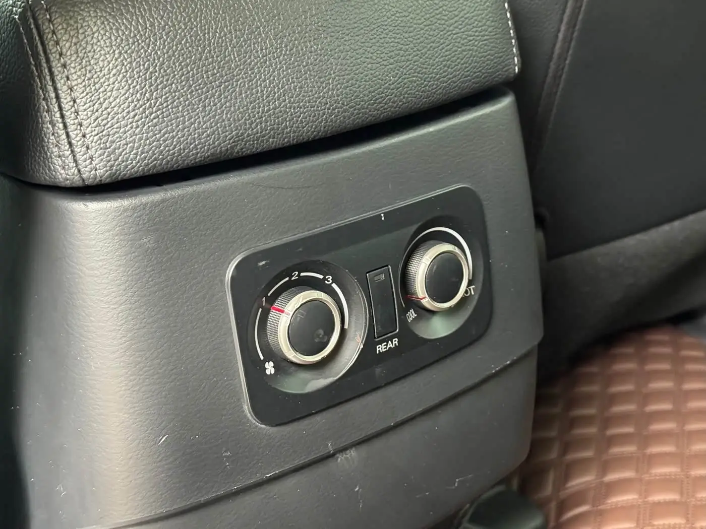 Mitsubishi Pajero 2015 — Şəkil 12/20