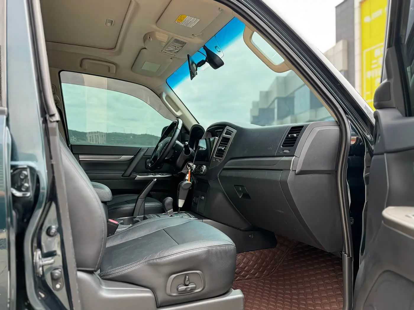 Mitsubishi Pajero 2015 — Şəkil 19/20
