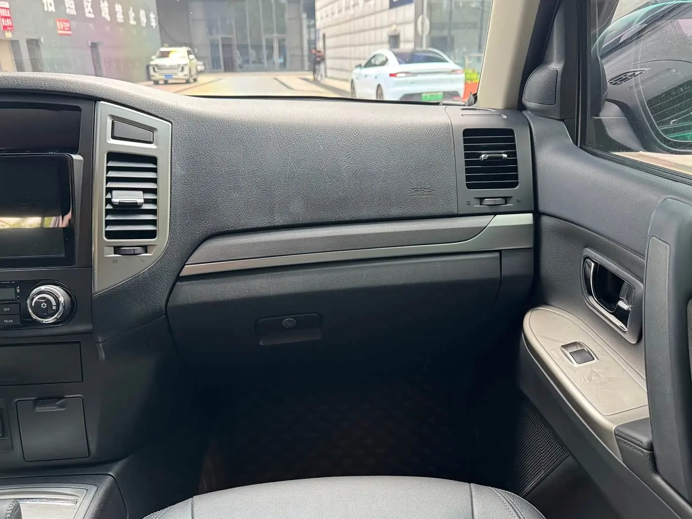 Mitsubishi Pajero 2015 — Şəkil 16/20