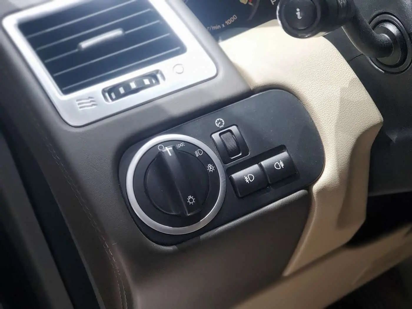Land Rover Range Rover Sport 2011 — Photo 13/15