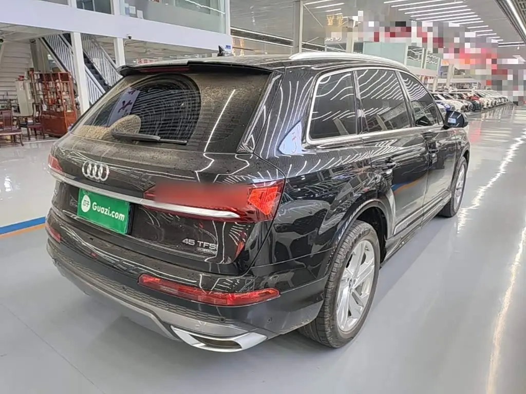Audi Q7 2024 — Photo 6/19
