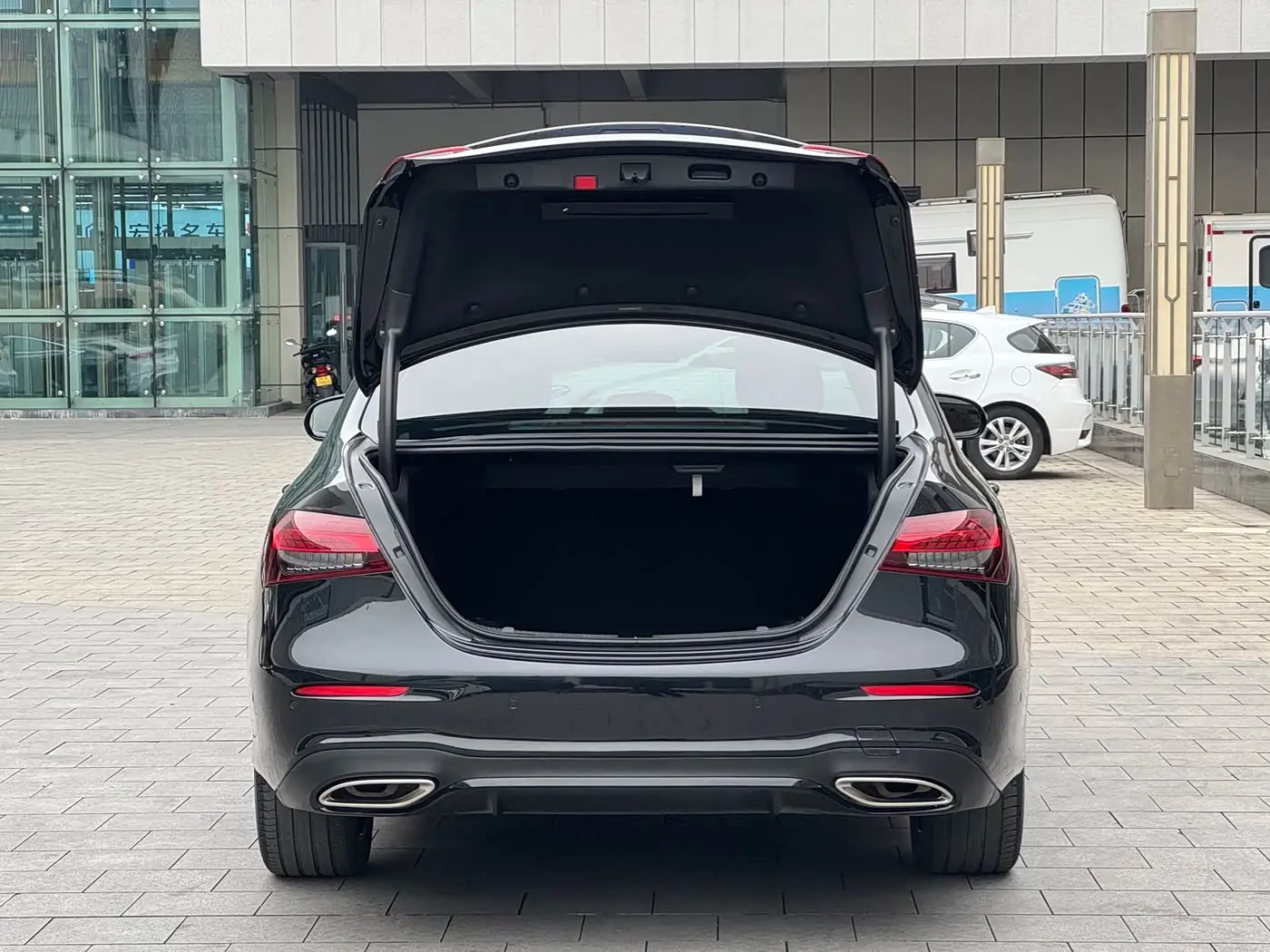 Mercedes-Benz E-Class 2022 — Фото 10/20