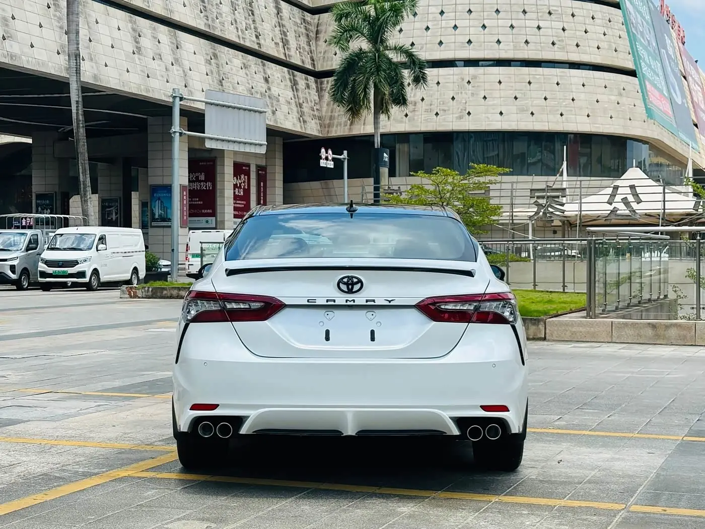 Toyota Camry 2023 — Şəkil 8/20