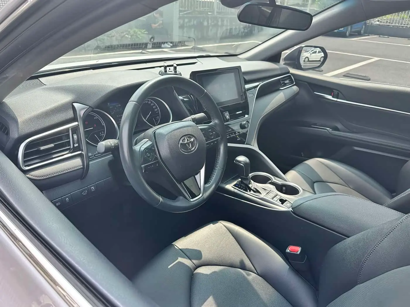 Toyota Camry 2023 — Photo 5/15