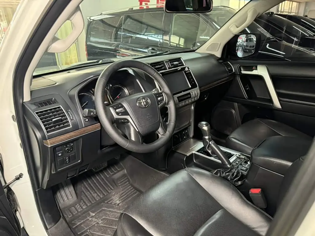 Toyota Prado 2020 — Photo 11/20