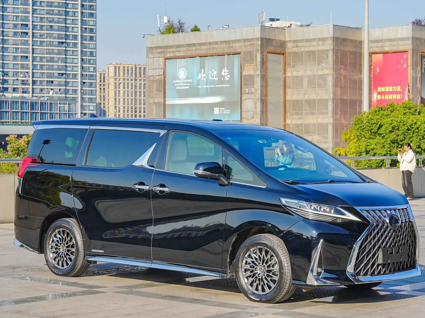 Lexus LM 2021 — Şəkil 2/20
