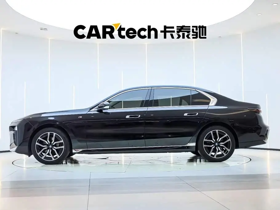 BMW 7 Series 2023 — Photo 7/20