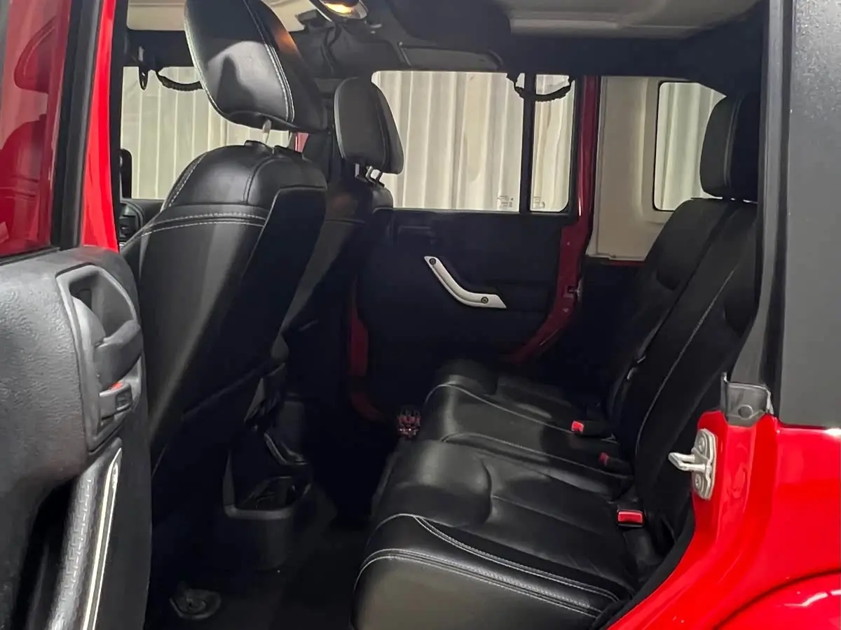Jeep Wrangler 2015 — Photo 10/19