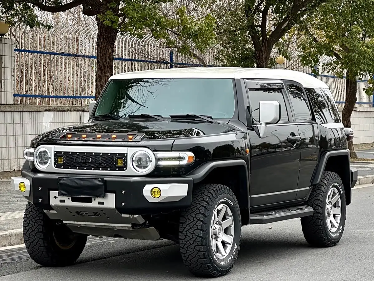 Toyota FJ Cruiser 2014 — Фото 2/20