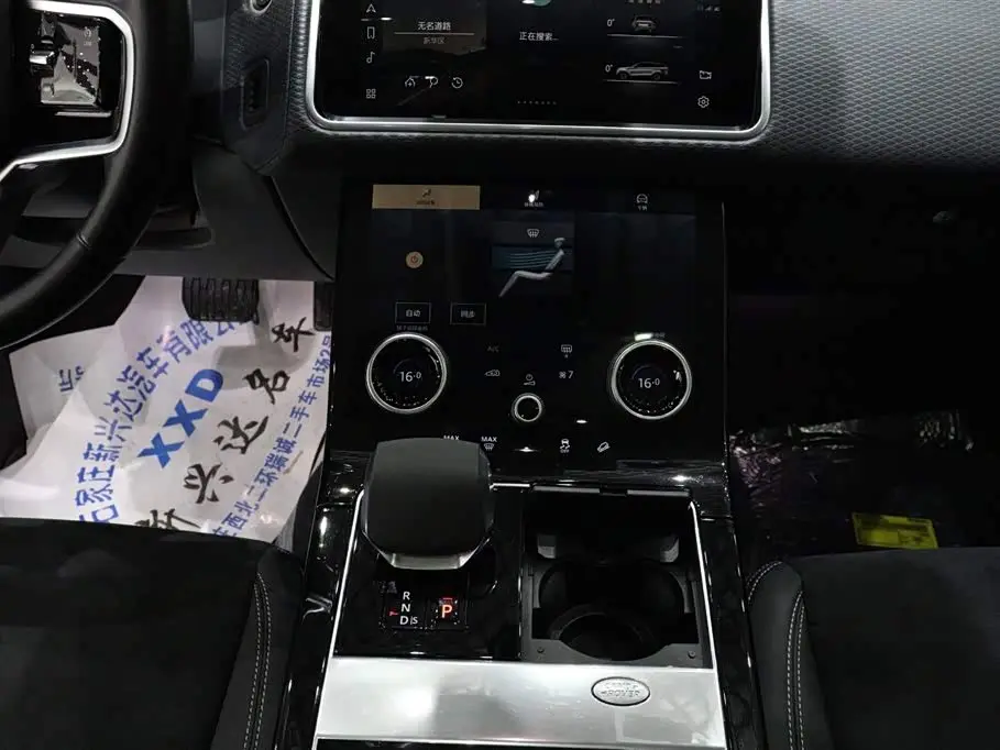 Land Rover Range Rover Velar 2023 — Photo 10/20