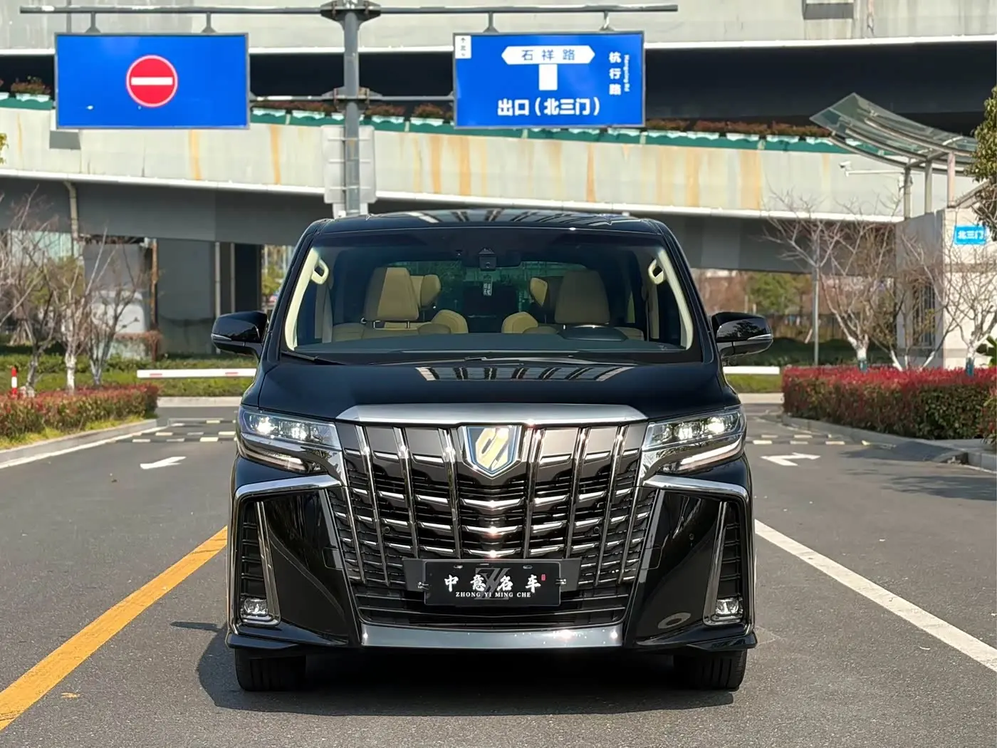 Toyota Alphard 2022 — Photo 2/20