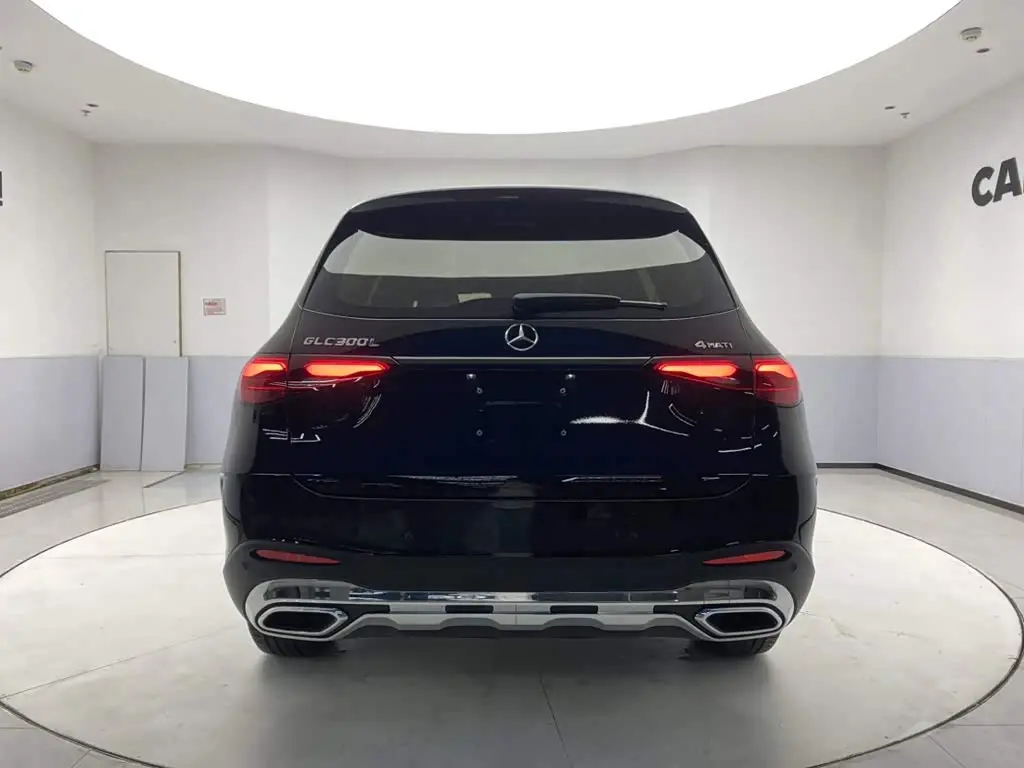 Mercedes-Benz GLC 2023 — Photo 6/20