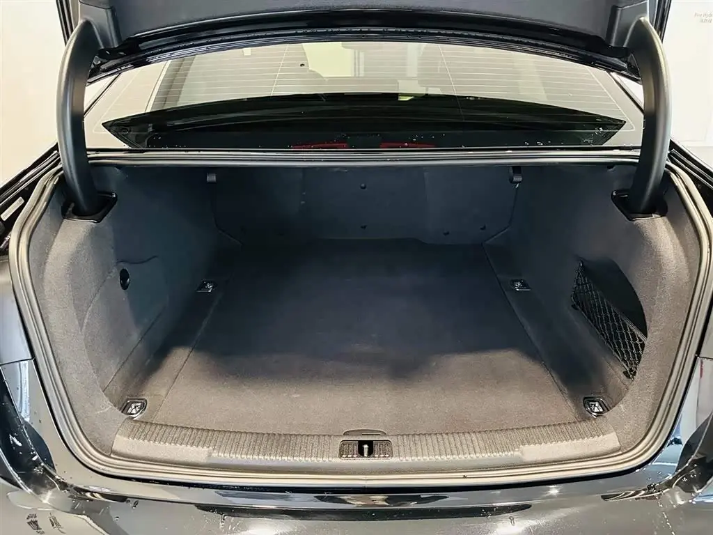 Audi A6L 2019 — Photo 6/16