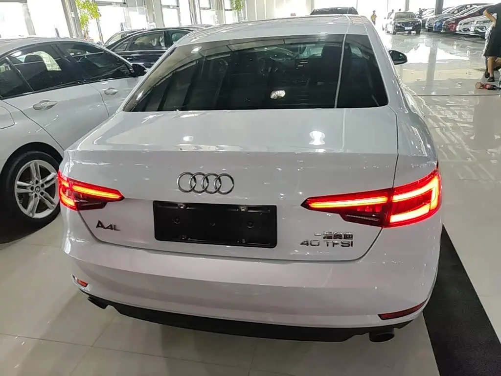 Audi A4L 2017 — Фото 6/20
